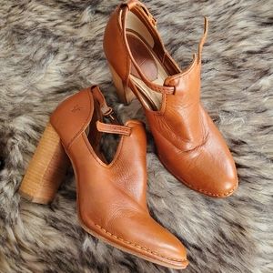VGUC Frye 'Margaret' T-Strap Mary Jane heeled booties, sz 9